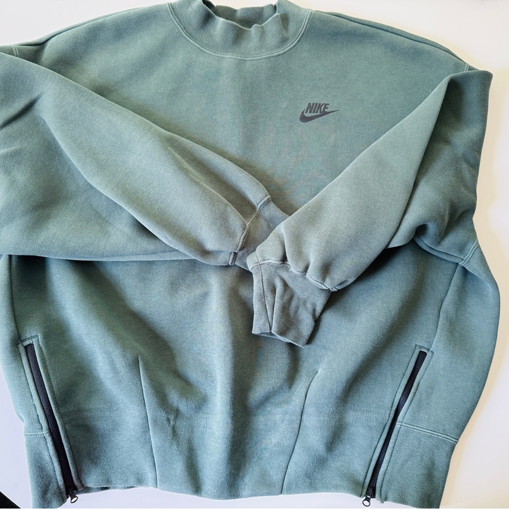 Nike Women's Green Crewneck Sweatshirt